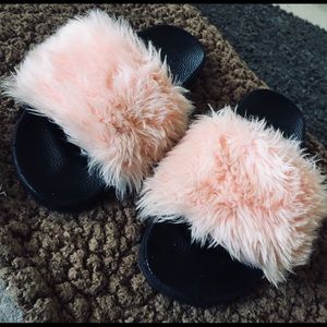 🌸Pink Furry Fuzzy Slippers